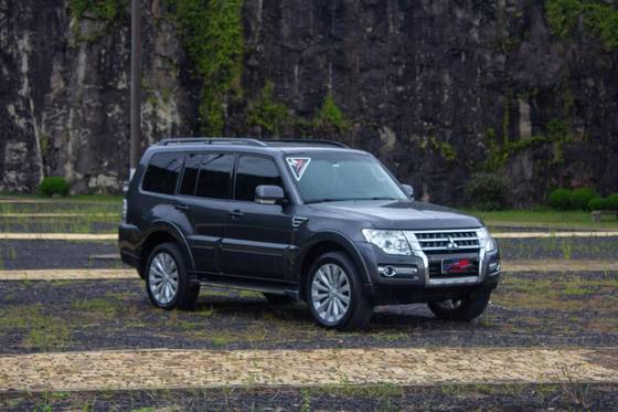 MITSUBISHI PAJERO 3.2 HPE 4X4 7 LUGARES 16V TURBO INTERCOOLER DIESEL 4P AUTOMÁTICO